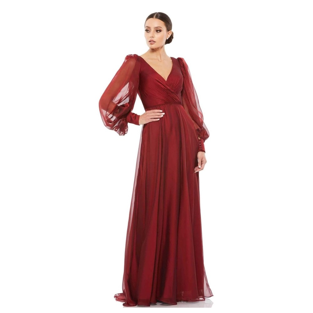 Mac Duggal, Vestido trasparente con mangas de blusa.